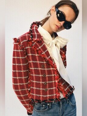 ZARA ZW COLLECTION RED TEXTURED BLAZER         ✨️✨️✨️CHANEL VIBES✨️✨️✨️